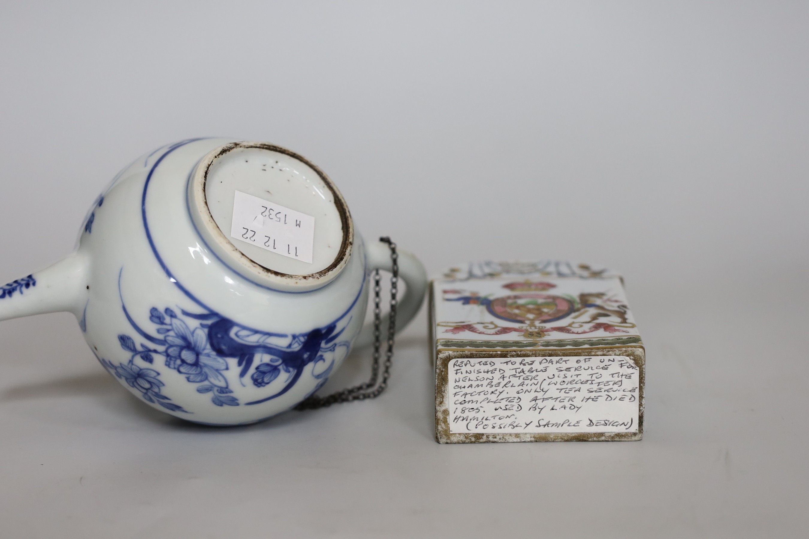 A group of Chinese Qianlong - Jiaqing porcelain tea wares, a rare snuff bottle and a French armorial tea caddy